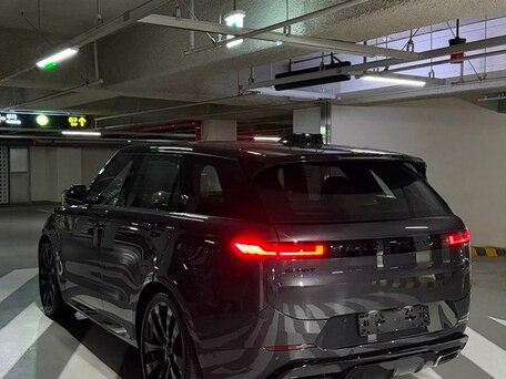 2026 Land Rover Range Rover Sport P400 MHEV III, серый, 18190000 рублей, вид 3