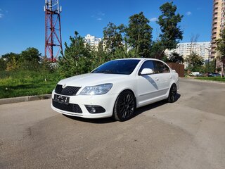 2010 Skoda Octavia RS II Рестайлинг, белый, 1550000 рублей, вид 5