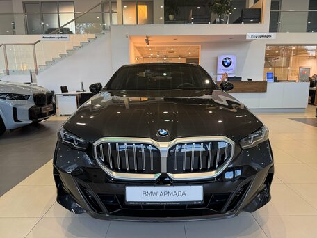 2025 BMW 5 серии 523d VIII (G60/G61/G68), серый, 7350000 рублей, вид 4