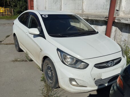 2013 Hyundai Solaris I, белый, 623000 рублей, вид 1