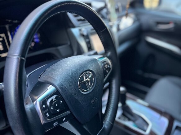 2017 Toyota Camry VII (XV50) Рестайлинг, белый, 2050000 рублей - вид 10