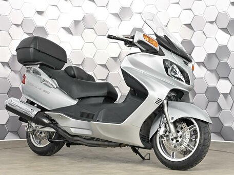 2005 Suzuki Burgman (SkyWave) 650, серебристый, 499000 рублей, вид 1
