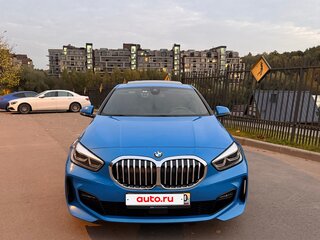 2022 BMW 1 серии 120i III (F40), синий, 3690000 рублей, вид 3