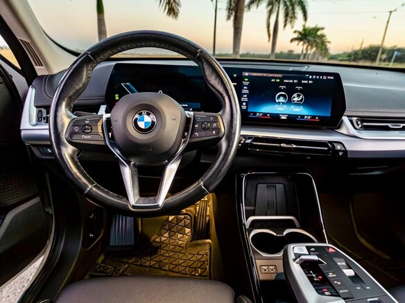 2023 BMW X1 Long 20Li sDrive III (U11/U12), белый, 2910000 рублей - вид 11