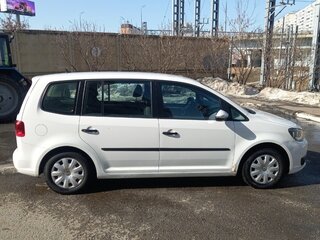 2010 Volkswagen Touran I Рестайлинг 2, белый, 760000 рублей, вид 4