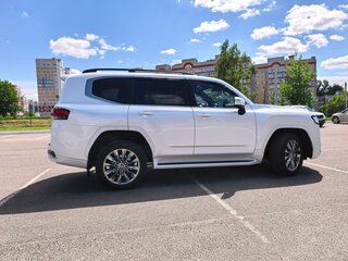 2021 Toyota Land Cruiser 300 Series, белый, 9199999 рублей, вид 4