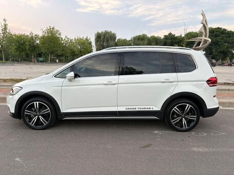 2022 Volkswagen Touran Cross L II, белый, 1770000 рублей, вид 5