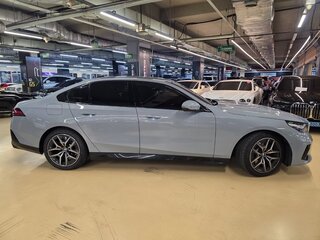 2025 BMW 5 серии 523d xDrive VIII (G60/G61/G68), серый, 7390000 рублей, вид 4