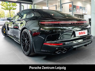 2026 Porsche Panamera Turbo S E-Hybrid III, зелёный, 32950000 рублей, вид 4