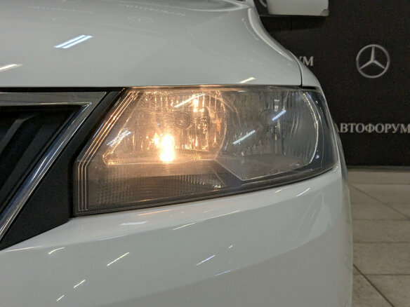 2019 Skoda Rapid I Рестайлинг, белый, 800000 рублей - вид 10