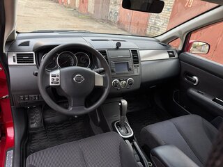 2010 Nissan Tiida I Рестайлинг, красный, 930000 рублей, вид 5