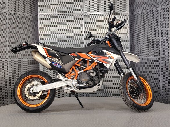 2015 KTM 690 SMC, белый, 627000 рублей