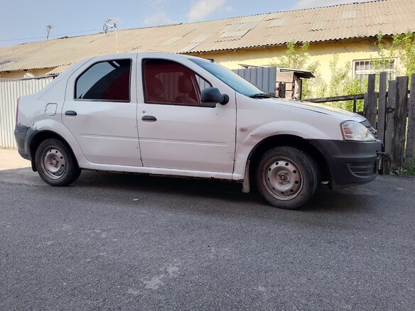 2012 Renault Logan I Рестайлинг, белый, 170000 рублей - вид 1
