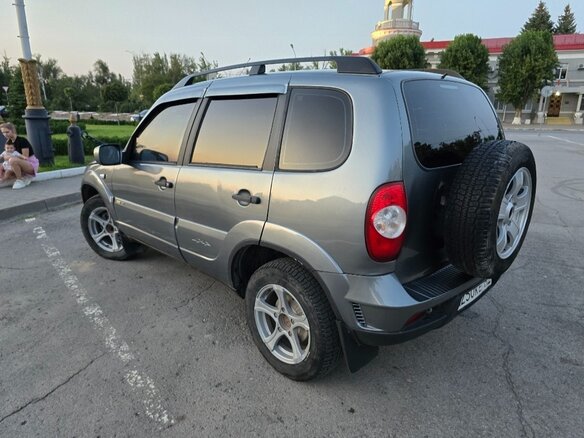 2009 Chevrolet Niva I Рестайлинг, серый, 530000 рублей - вид 6
