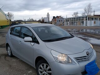 2009 Toyota Verso I, серебристый, 1250000 рублей, вид 1
