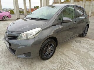 2012 Toyota Vitz III (XP130), серый, 780000 рублей, вид 1