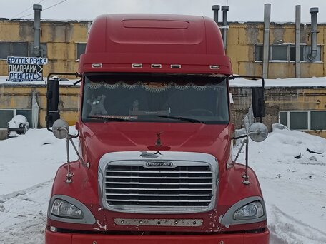 2003 Freightliner Columbia, красный, 2000000 рублей, вид 3