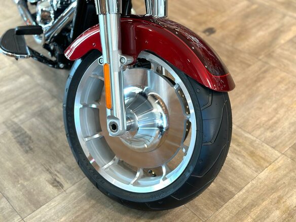 2023 Harley-Davidson Fat Boy, красный, 3300000 рублей - вид 15