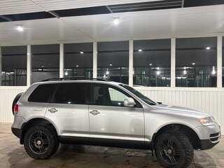 2006 Volkswagen Touareg I, серебристый, 900000 рублей, вид 2