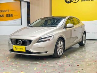 2017 Volvo V40 II Рестайлинг, бежевый, 1360000 рублей, вид 1