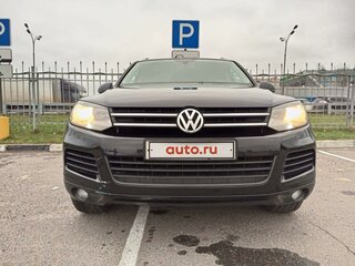 2011 Volkswagen Touareg II, чёрный, 1900000 рублей, вид 2
