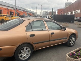 2000 Mitsubishi Carisma I Рестайлинг, золотистый, 175000 рублей, вид 3