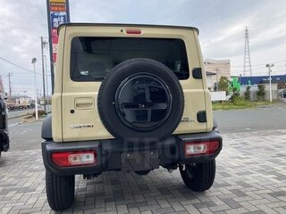 2022 Suzuki Jimny Sierra IV, бежевый, 1600000 рублей, вид 5