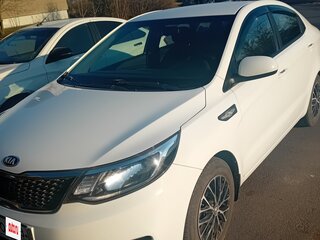2016 Kia Rio III Рестайлинг, белый, 950000 рублей, вид 1