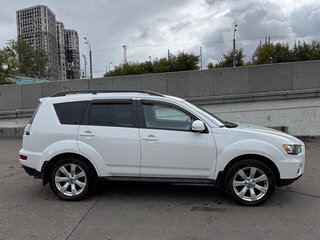 2012 Mitsubishi Outlander II Рестайлинг, белый, 1350000 рублей, вид 4