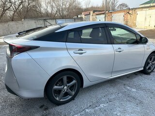 2016 Toyota Prius IV (XW50), серебристый, 1650000 рублей, вид 2