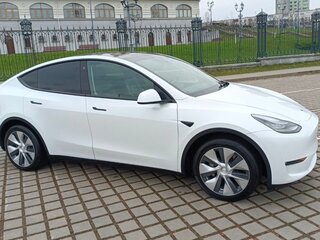 2021 Tesla Model Y Long Range I, белый, 3600000 рублей, вид 4