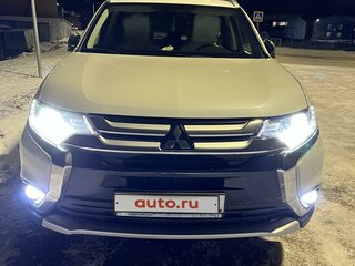 2017 Mitsubishi Outlander III Рестайлинг 2, белый, 1950000 рублей, вид 2