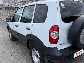 2018 Chevrolet Niva I Рестайлинг, белый, 700000 рублей, вид 5