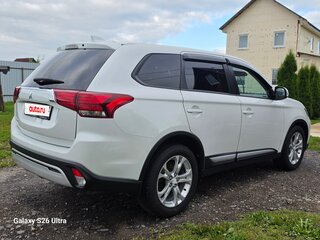 2020 Mitsubishi Outlander III Рестайлинг 3, белый, 2499900 рублей, вид 5