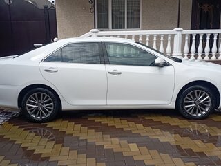 2016 Toyota Camry VII (XV50) Рестайлинг, белый, 2630000 рублей, вид 2