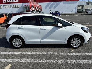 2023 Honda Fit IV Рестайлинг, белый, 950000 рублей, вид 4