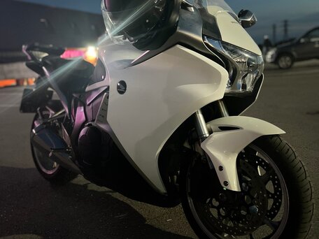 2012 Honda VFR 1200, белый, 889000 рублей, вид 2