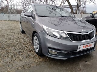 2015 Kia Rio III Рестайлинг, серый, 980000 рублей, вид 3