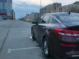 2018 Kia Optima IV Рестайлинг, красный, 2000000 рублей, вид 5
