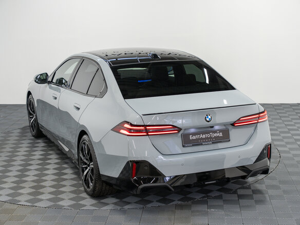 2025 BMW 5 серии 540d xDrive VIII (G60/G61/G68), серый, 12989000 рублей - вид 32