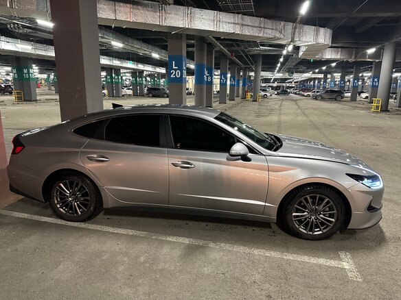 2019 Hyundai Sonata VIII (DN8), серый, 1950000 рублей - вид 3