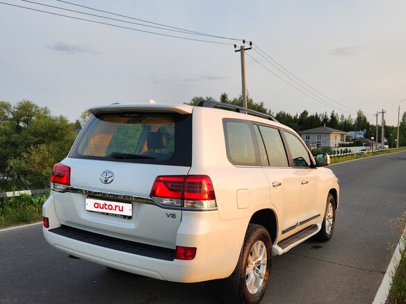 2015 Toyota Land Cruiser 200 Series Рестайлинг 2, белый - вид 5
