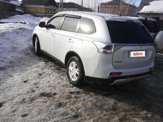 2014 Mitsubishi Outlander III Рестайлинг, белый, 1590000 рублей, вид 4