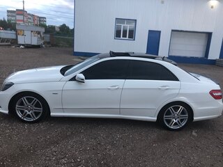 2010 Mercedes-Benz E-Класс 200 5G-Tronic IV (W212, S212, C207), белый, 1700000 рублей, вид 4