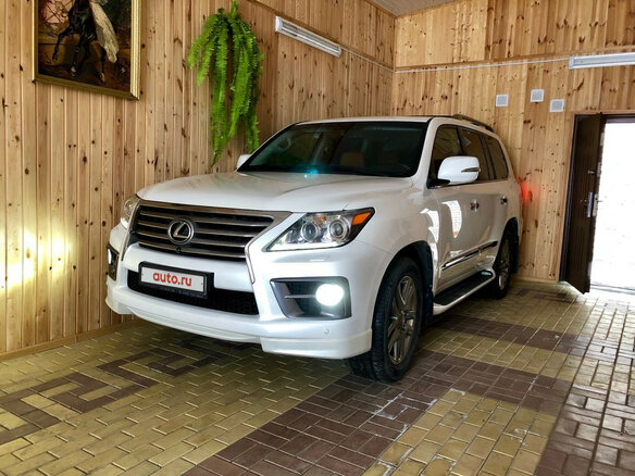 2013 Lexus LX 570 III Рестайлинг, белый - вид 1