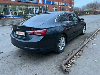 2020 Chevrolet Malibu IX Рестайлинг, серый, 1800000 рублей, вид 4