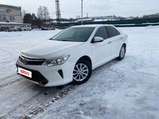 2015 Toyota Camry VII (XV50) Рестайлинг, белый, 1830000 рублей, вид 2