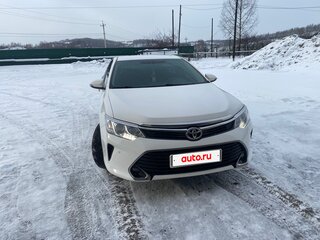 2015 Toyota Camry VII (XV50) Рестайлинг, белый, 1830000 рублей, вид 1