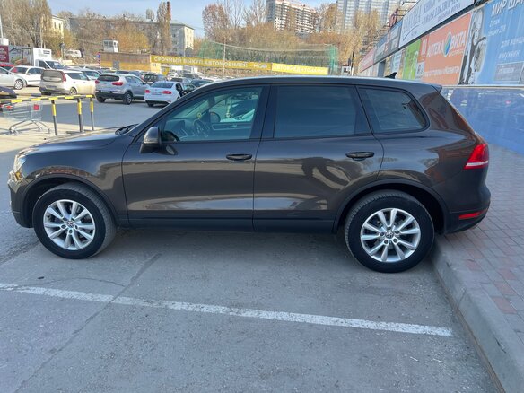 2017 Volkswagen Touareg II Рестайлинг, коричневый, 3200000 рублей - вид 1