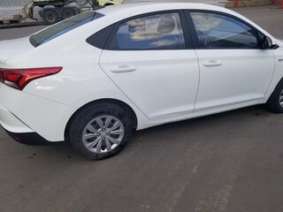 2021 Hyundai Solaris II Рестайлинг, белый, 1700000 рублей, вид 2
